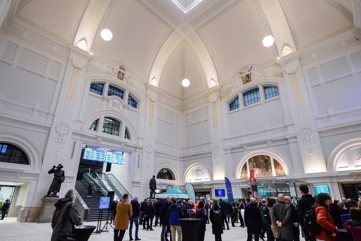 Fotografie: M. Pecuch 240104_Hl_vlak_nadrazi_2