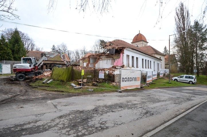 Bourání historického objektu Šuferajn (fotografie: M. Pecuch) 240328_Suferajn_byty_malesice_1