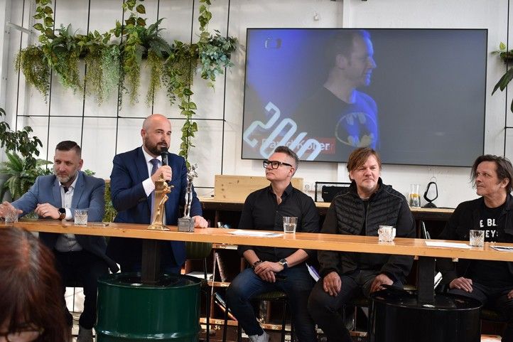 Fotografie z tiskové konference: H. Josefová 240403_Zebrik_3