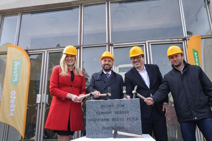 Zahájení stavby bytového domu (foto: M. Pecuch) 240423_Cerveny_Hradek_byty_4