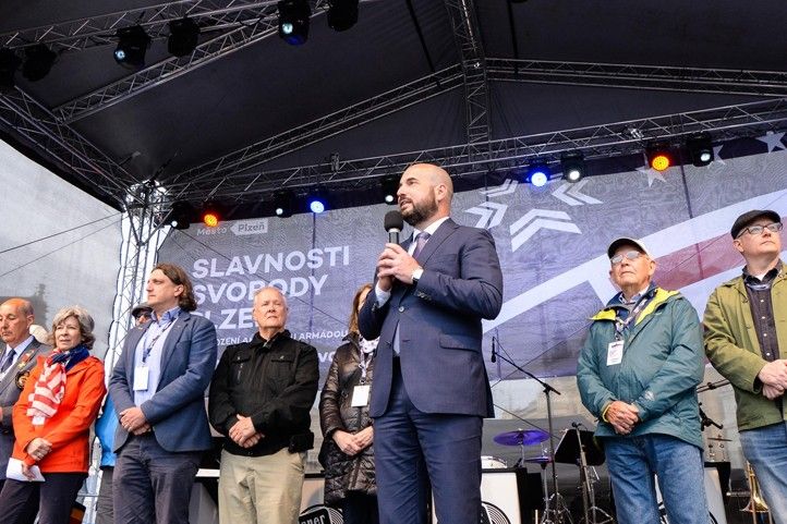 Fotografie: M. Pecuch 240503_Slavnosti_svobody_ceremonial_2