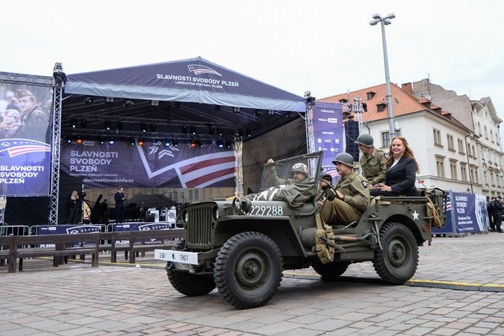 Fotografie: M. Pecuch 240503_Slavnosti_svobody_ceremonial_5