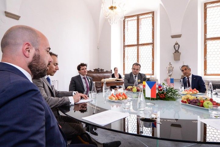 Fotografie: M. Pecuch 240506_Slavnosti_svobody_Prijeti_pieta_radnice_1