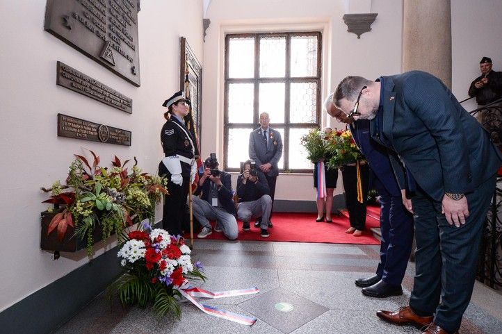 Fotografie: M. Pecuch 240506_Slavnosti_svobody_Prijeti_pieta_radnice_5