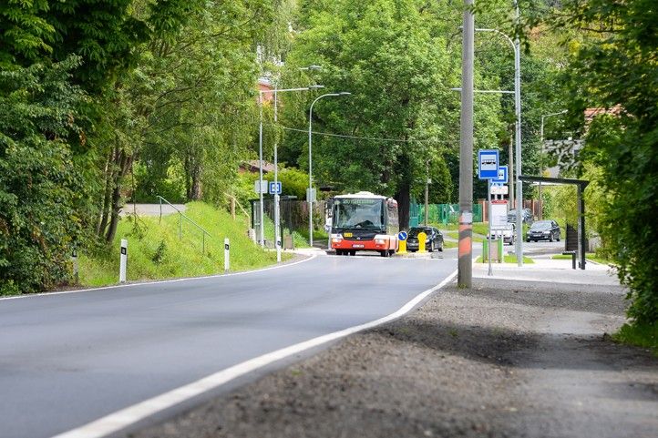 Fotografie: M. Pecuch 240531_Zastavka_MHD_V_Raji_2