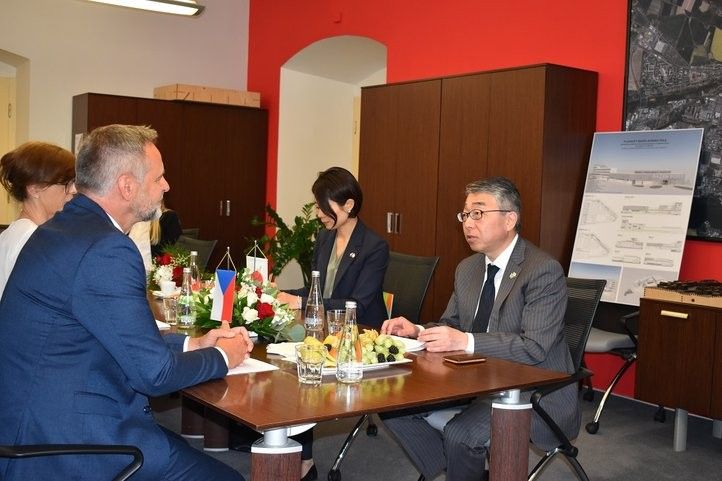 Náměstek primátora Pavel Bosák přijal japonského velvyslance. Foto: H. Josefová 240605_japonsky_velvyslanec_05