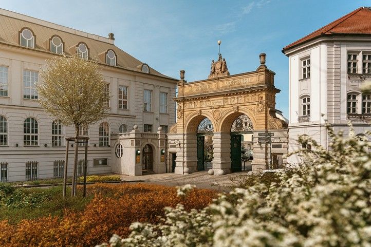 Plzeňský Prazdroj - historická brána 240626_Brana_Plzensky_Prazdroj_Turismus