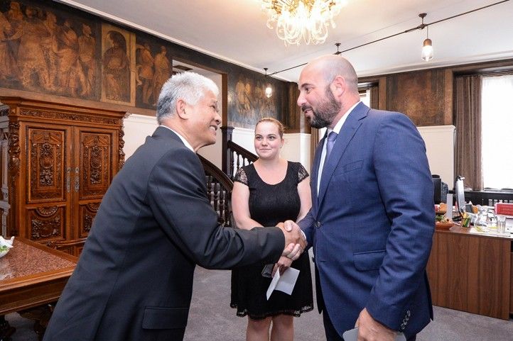 Setkání na plzeňské radnici (fotografie: M. Pecuch) 240711_Thajsko_velvyslanec_1