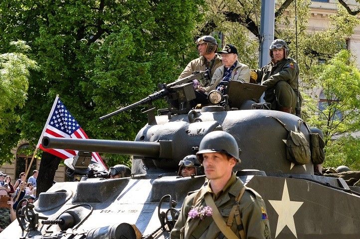 George Thompson 240713_Thomson_1