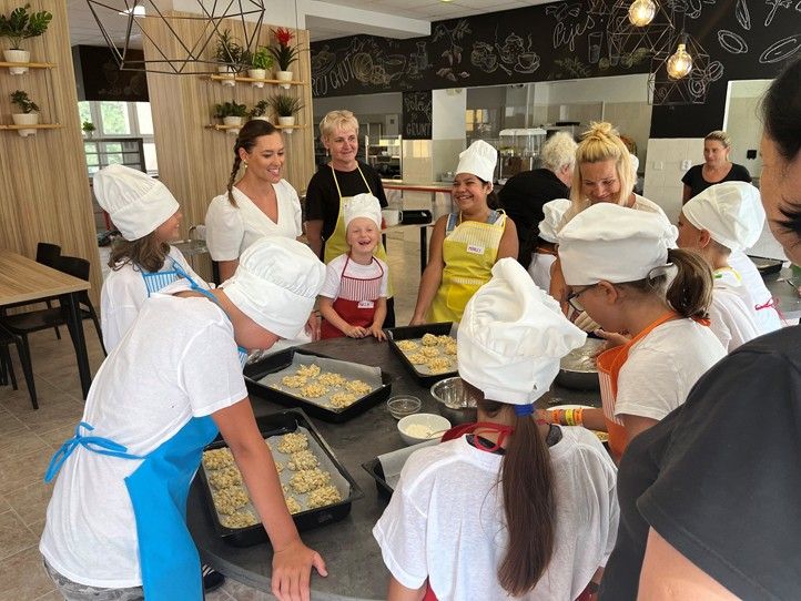 Zdroj fotografií: kanc. náměstkyně L. Kantorové 240730_Letni_skola_vareni_1