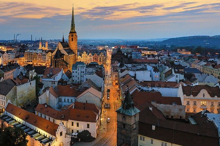 Historické centrum města Plzně v létě (zdroj: www.visitplzen.eu) 240809_Historicke_centrum_vecer_leto_visit_plzen