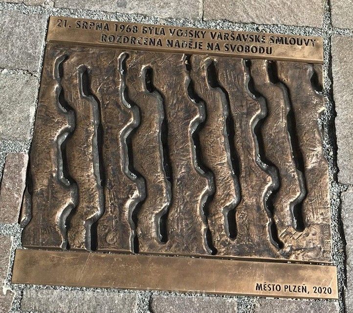 Ilustrační fotografie pamětní desky: M. Pecuch 240820_Pieta_21_srpen_Deska