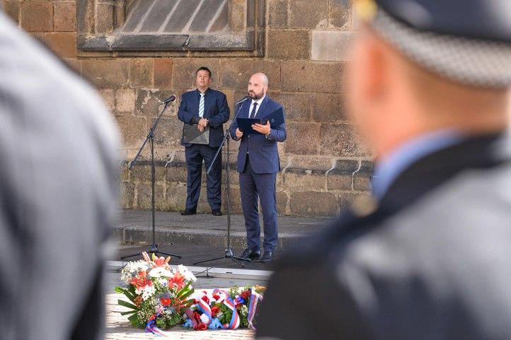 Pietní akt na náměstí Republiky v Plzni (fotografie: M. Pecuch) 240821_Pieta_21_srpen_2