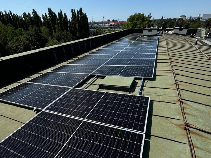 Střecha Divadlo Alfa 240911_Fotovoltaika_Divadlo_Alfa