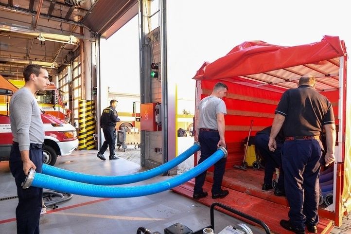 Dobrovolní hasiči z Plzně vyrazili pomáhat do oblastí zasažených povodní. Fotografie: M. Pecuch 240919_povodne_hasici_pomoc_01