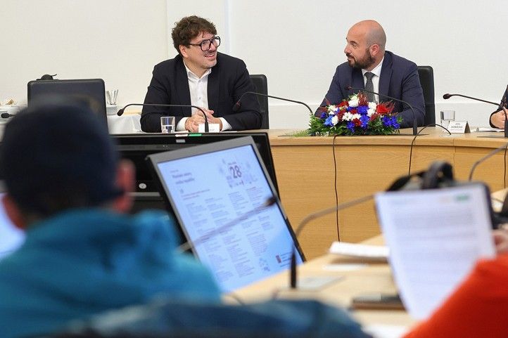 Fotografie z tiskové konference: Z. Vaiz 241001_28_rijen_Vznik_republiky_1