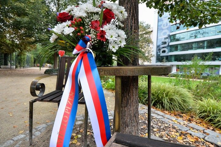 Fotografie: M. Pecuch 241004_Havel_lavicka_1