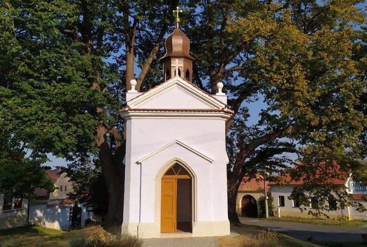 Kaplička po rekonstrukci (fotografie: I. Pelíšková) 241009_Kaplicka_Cernice_2