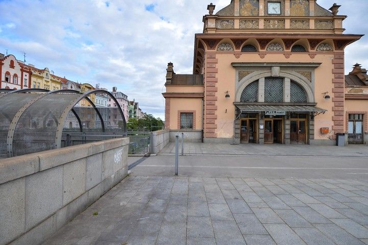 Aktuální stav u Jižního nádraží (fotografie: M. Pecuch) 241015_Jizni_nadrazi_jizak_popelnice_2