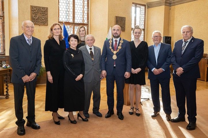 Společné foto po slavnostním ceremoniálu (foto: R. Muchka) 241028_Vznik_republiky_Oceneni_1