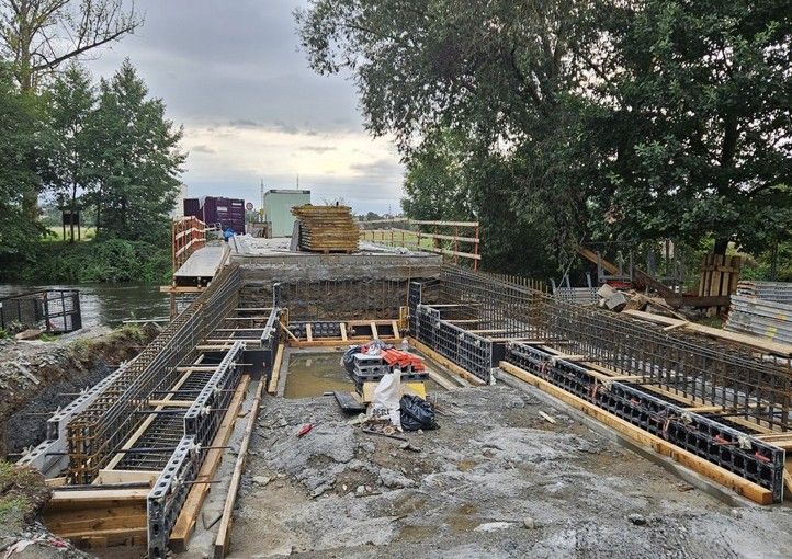 Most v průběhu oprav (foto: R. Arias) 241104_Most_Radcice_oprava_1