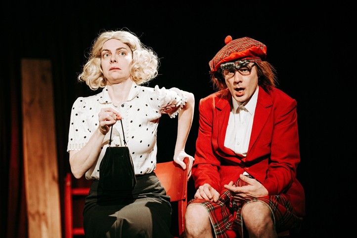 Komedie 39 stupňů (zdroj fotografií: archiv PaNaMo) 241106_Divadelni_leto_39 stupnu_2