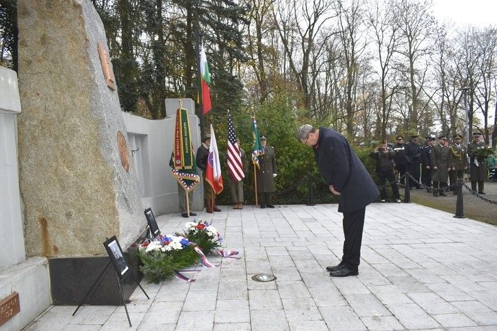 Město vzpomnělo na válečné veterány a oběti válek. Fotografie: H. Josefová, M. Krausová 241111_veterani_04