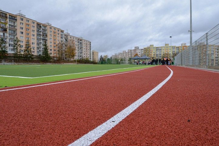 Slavností otevření sportoviště (fotografie: M. Pecuch) 241119_Hriste_4_ZS_pozemni_hokej_1