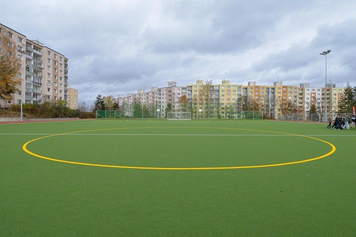 Slavností otevření sportoviště (fotografie: M. Pecuch) 241119_Hriste_4_ZS_pozemni_hokej_2