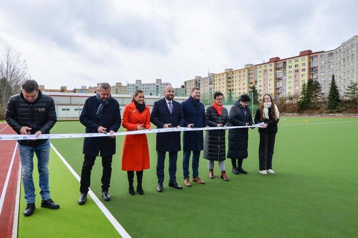Slavností otevření sportoviště (fotografie: M. Pecuch) 241119_Hriste_4_ZS_pozemni_hokej_3
