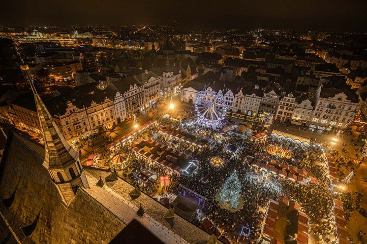 Rozsvícení vánočního stromu v Plzni (fotografie: R. Muchka) 241202_Advent_vanocni_strom_2