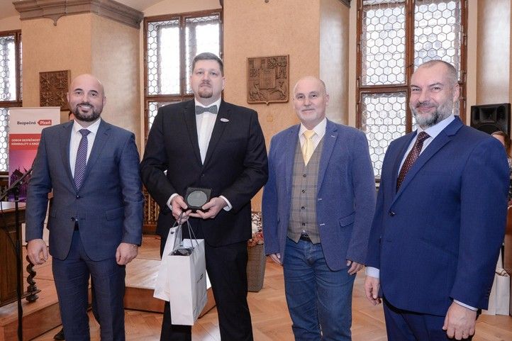 Předávání ocenění za mimořádné činy (fotografie: M. Pecuch) 241202_Oceneni_mimoradne_ciny_5