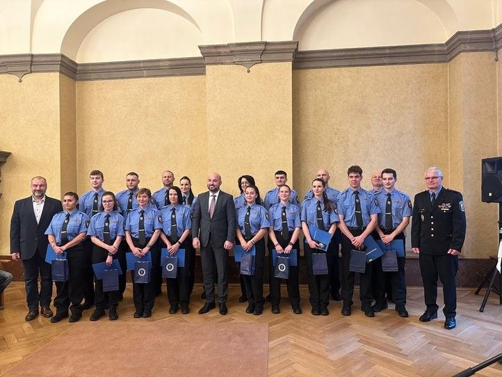Městská policie Plzeň má nové strážníky. Fotografie: MP Plzeň 241218_novi_straznici