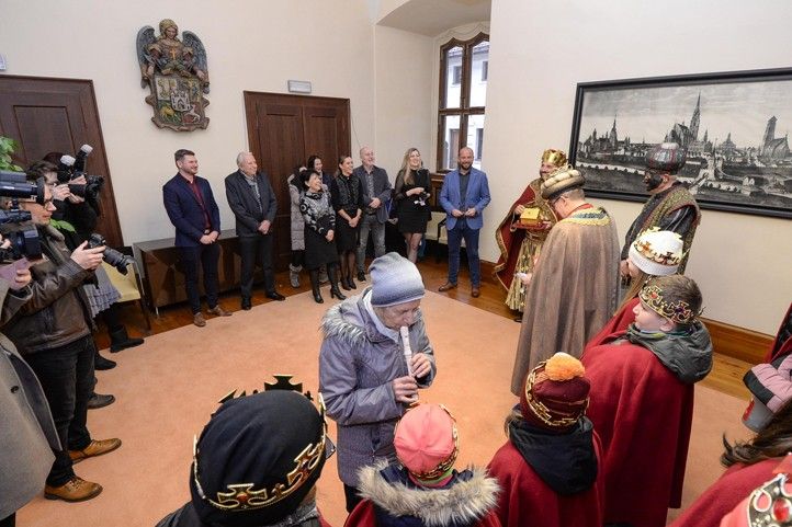 Tříkrálová sbírka (fotografie: M. Pecuch) 250107_Tri_kralove_1