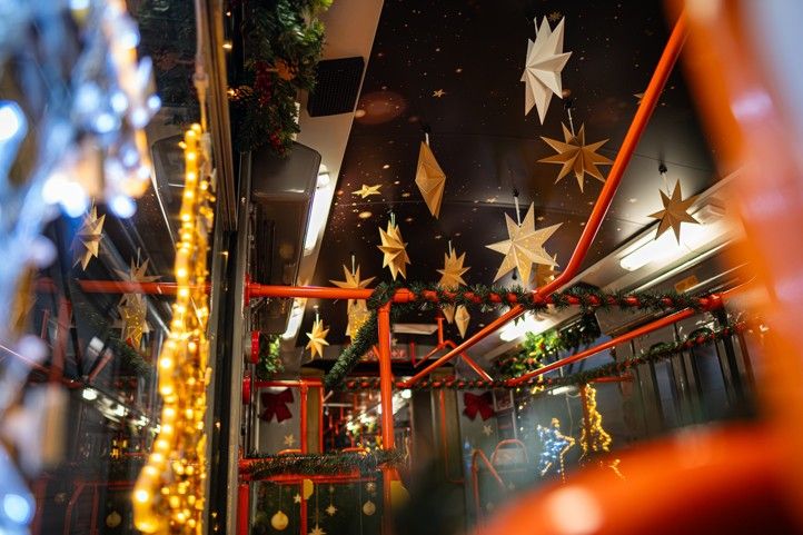 Zdroj fotografií: www.facebook.com/mhdplzen 250107_Vanocni_tramvaj_2