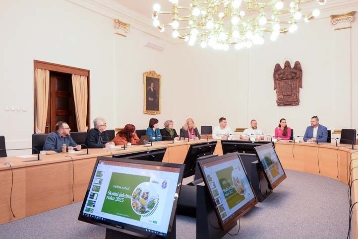 Foto z tiskové konference 250121_Jidelny_1