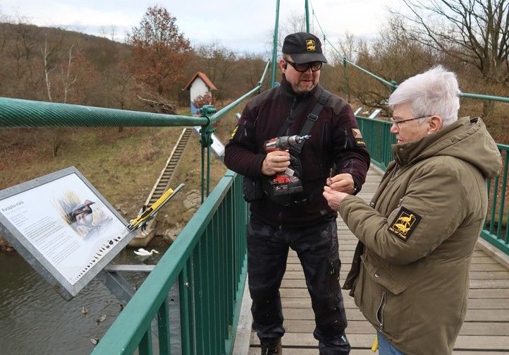 Zdroj fotografií: Dobrovolný ekologický spolek – ochrana ptactva 250129_Infotabule_lavka_Berounka_2