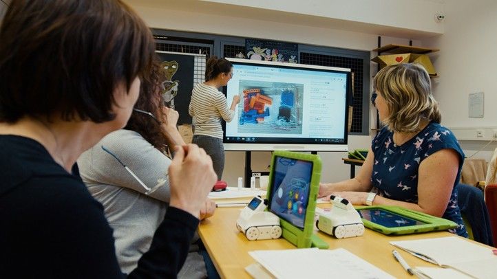 Zdroj fotografií: Centrum robotiky 250207_Centrum_robotiky_pedagog_3