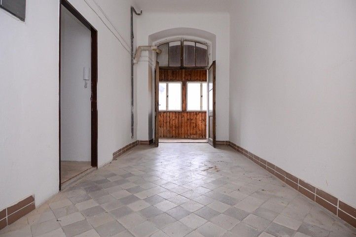 Dům a prostory na adrese Smetanovy sady 9 - současný stav (fotografie: M. Pecuch) 250213_Byty_Smetanovy_sady_9_5