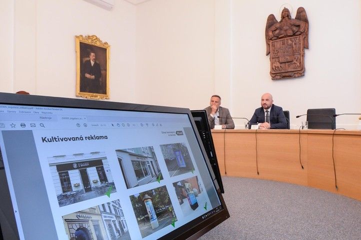 Tisková konference (fotografie: M. Pecuch) 250305_TK_Vizualni_smog_3