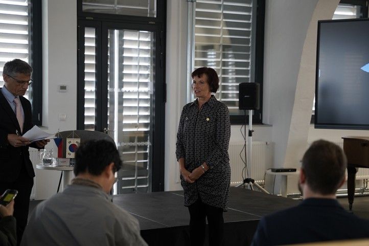 Fotografie: V. Hilshanskyi (SITMP) 250311_Jihokorejska_navsteva_UKR_Bosak_3