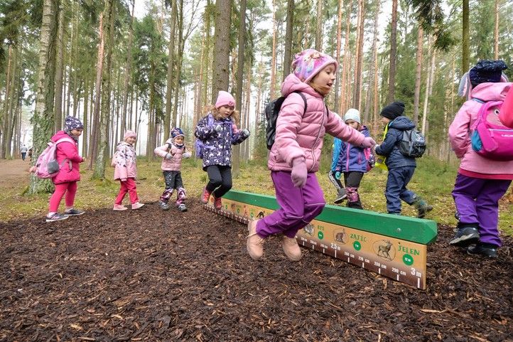 Fotografie: M. Pecuch 250328_Lesni_stezka_Valcha_deti_4