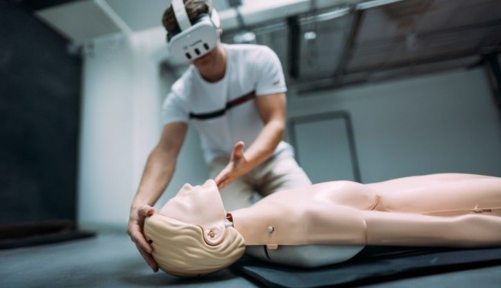 Zdroj fotografií: VR School s.r.o. 250414_Prvni_pomoc_vyuka_1