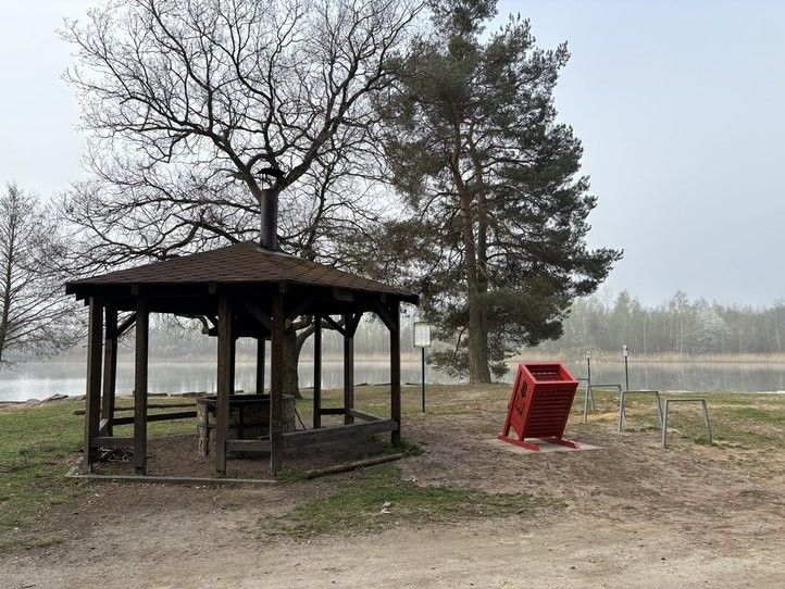 Speciální koše na popel. Fotografie: M. Gregar 250424_Uhlaky_03