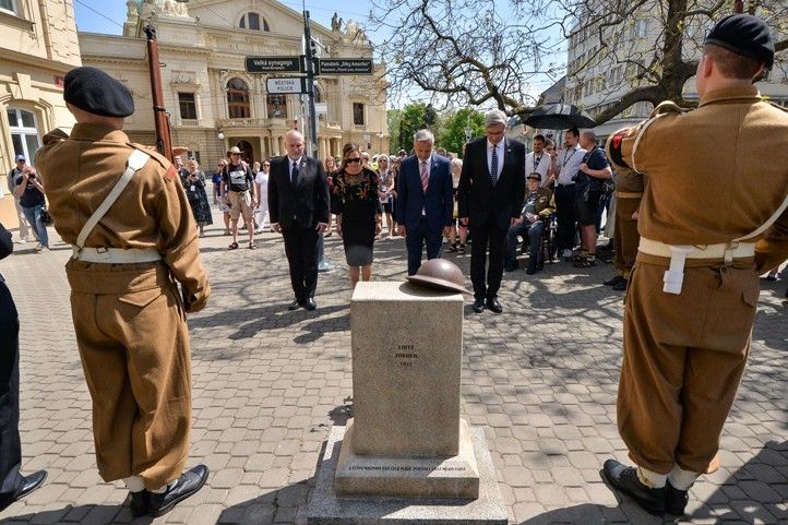 Pietní akty 2.5.2025 (fotografie: M. Pecuch) 250502_Slavnosti_svobody_piety_Husova_2