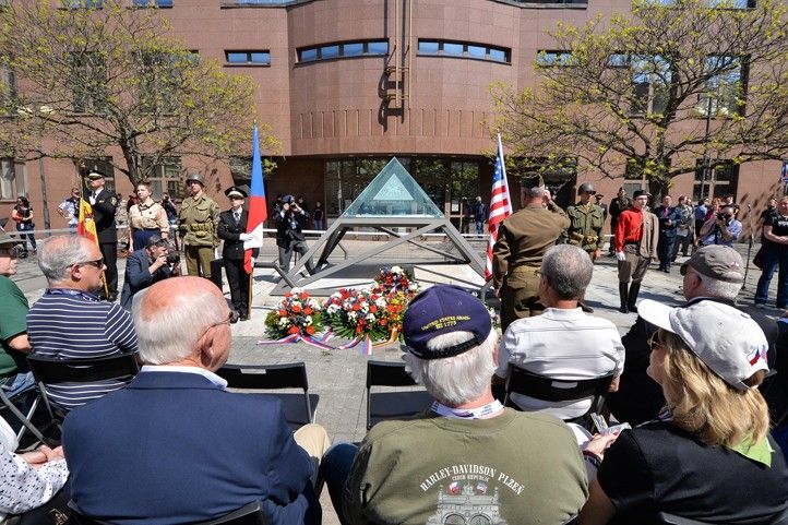 Pietní akty 2.5.2025 (fotografie: M. Pecuch) 250502_Slavnosti_svobody_piety_Husova_3