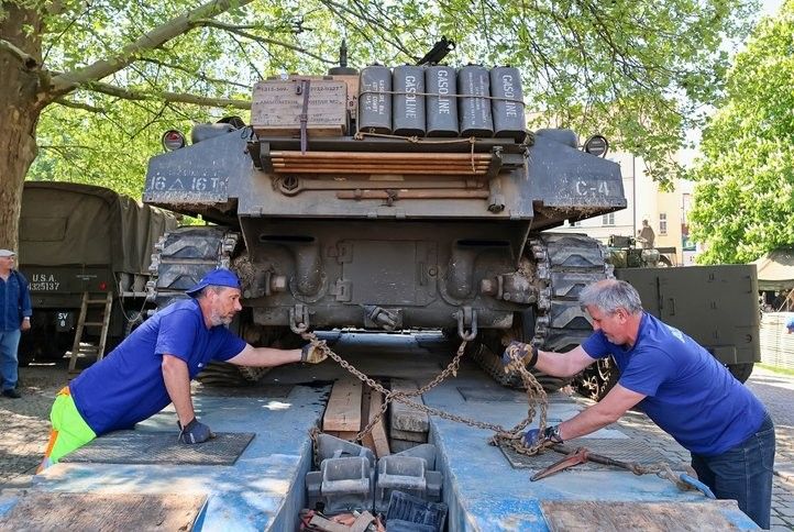 Do Plzně najíždí vojenská historická technika. Fotografie: MMP 250502_Vojenska_Historicka_Technika_02