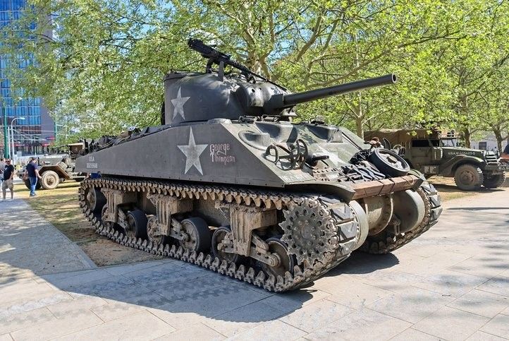 Do Plzně najíždí vojenská historická technika. Fotografie: MMP 250502_Vojenska_Historicka_Technika_03