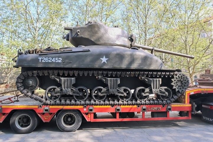 Do Plzně najíždí vojenská historická technika. Fotografie: MMP 250502_Vojenska_Historicka_Technika_04