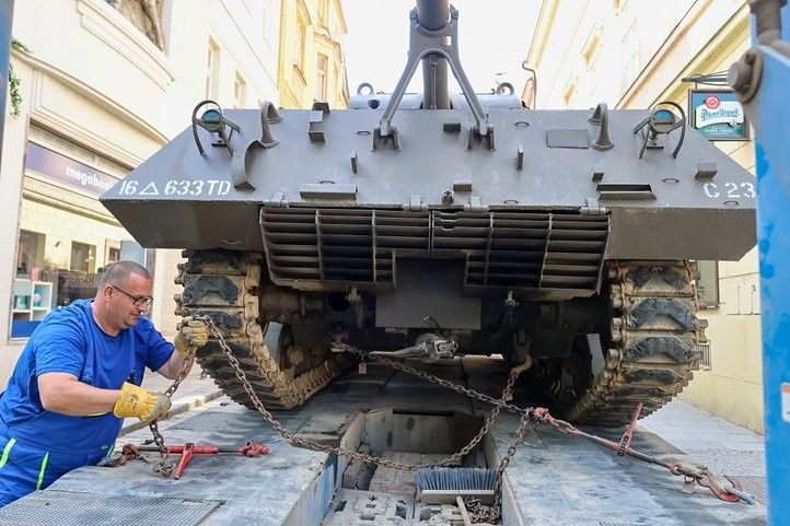 Do Plzně najíždí vojenská historická technika. Fotografie: MMP 250502_Vojenska_Historicka_Technika_05